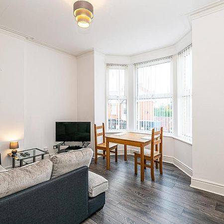 One Bedroom Holiday Apartment 科尔温湾 外观 照片