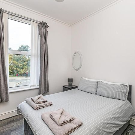 One Bedroom Holiday Apartment 科尔温湾 外观 照片