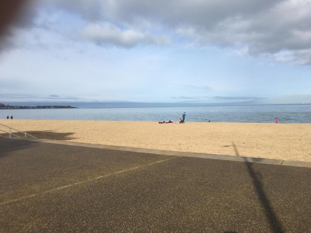 One Bedroom Holiday Apartment 科尔温湾 外观 照片