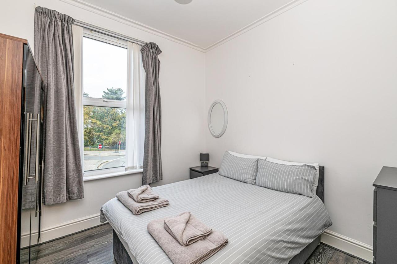 One Bedroom Holiday Apartment 科尔温湾 外观 照片